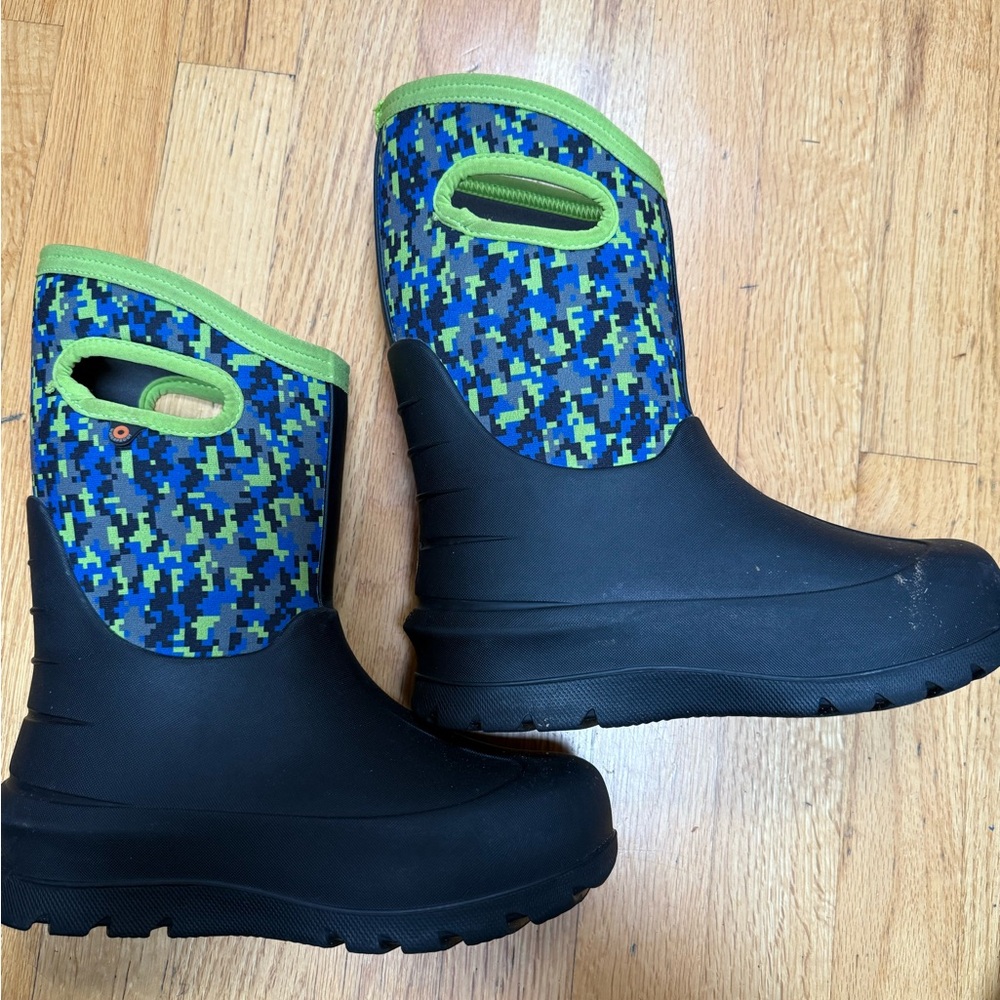 Bogs Kids Camo Blue and Green Rain Boots